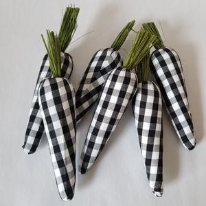 Buffalo Plaid Easter Carrots